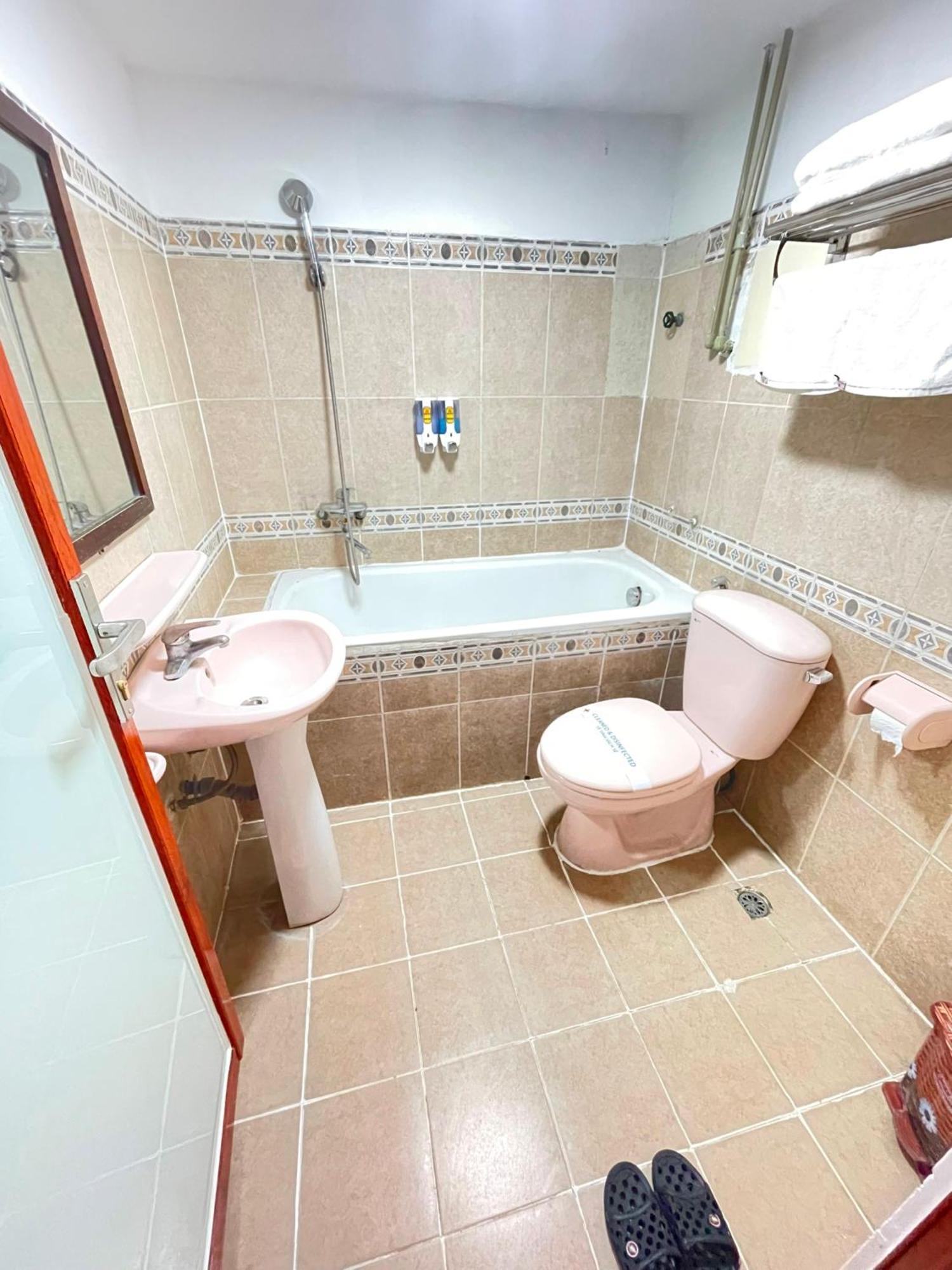 Nhat Tan Hotel 하노이 외부 사진